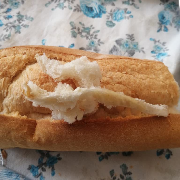 A101 Ekmeğin İçinden Çıkan Naylon Parçası