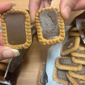 Eti Gıda Eti Sütlü Çikolatalı Bisküvi Bakteri Üremesi!