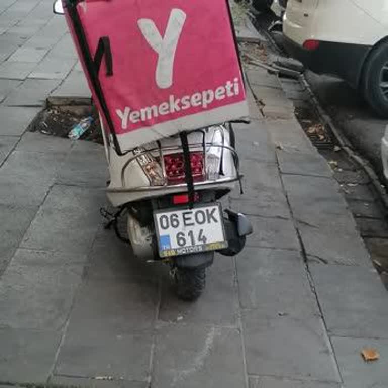 Yaprak Döner Motorlu Kurye Hakkında