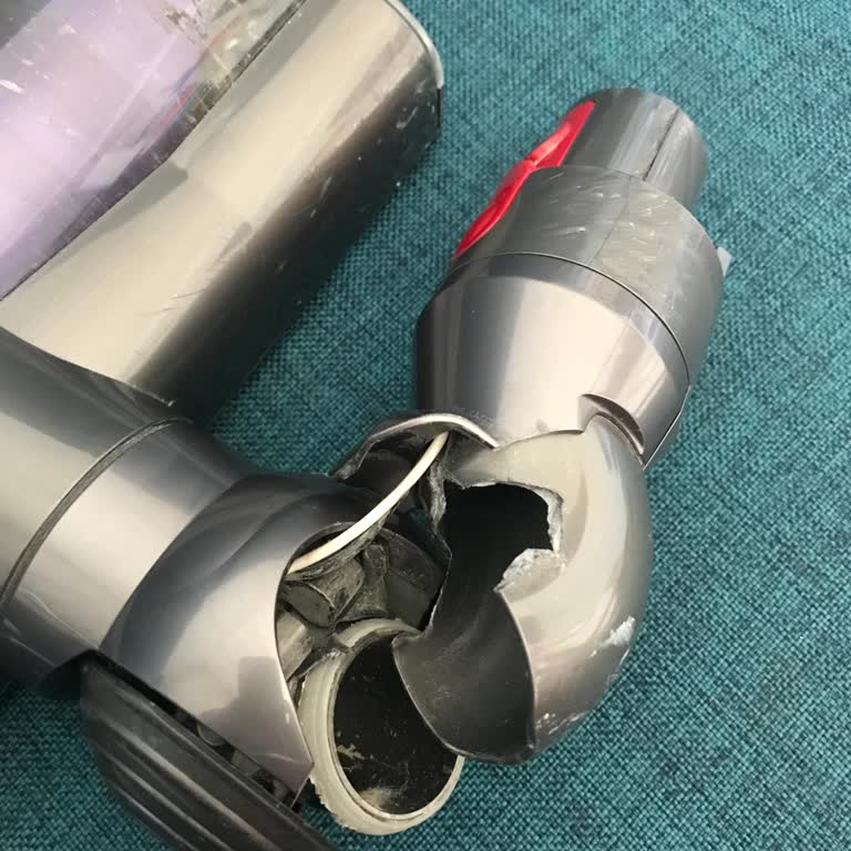 Dyson V10 Süpürgenin Dayanıksız Parçaları Hayal Kırıklığı Yarattı!