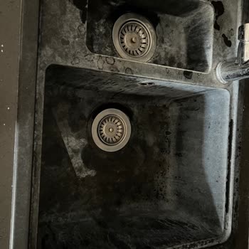 Dominox Marka Siyah Tezgah Renk Solması