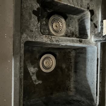 Dominox Marka Siyah Tezgah Renk Solması