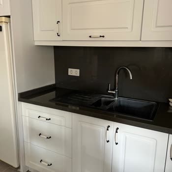 Dominox Marka Siyah Tezgah Renk Solması