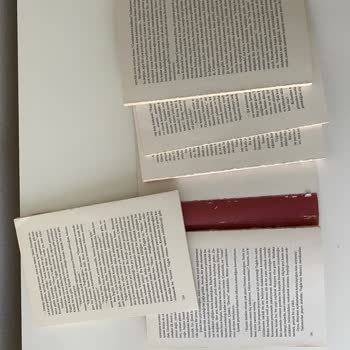 Metis Yayıncılık Metis Yayınlarına Ait Kitap Elimde Parçalandı