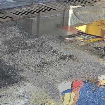 İzmir Büyükşehir Belediyesi Boru Patlağı Boşa Su Akması
