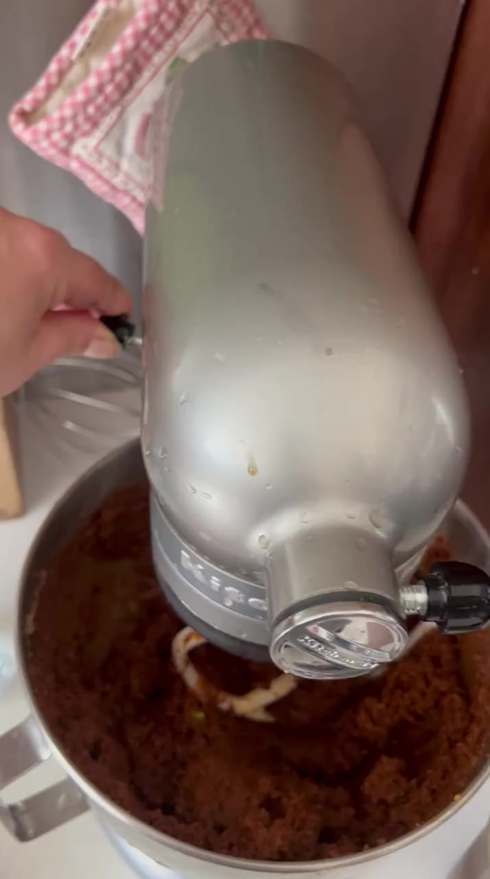 Kitchenaid Gourmet Chef Stand Mixer Broke in 14 Days, Gears Are Plastic video cover