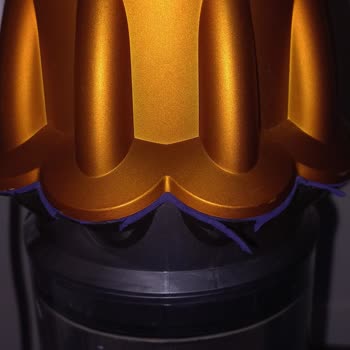 Dyson V12 Süpürgesinin Arkasında Durmuyor, Garanti Suresinde Bile