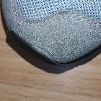 New Balance Spor Giyin Mağazasının Ürünlerinin Arkasında Durmaması