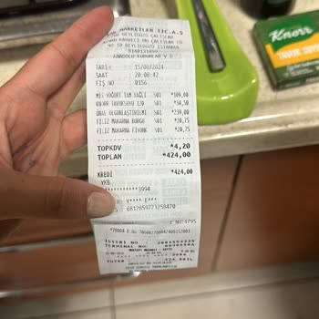 Şok Market Üzerine Yeni Etiket Yapıştırarak Tarihi Geçmiş Ürün Satıyor