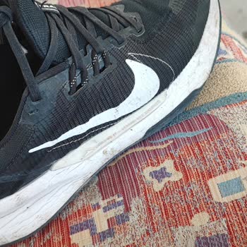 Deichmann Nike Ayakkabı Üst File Kısmında Yırtılma