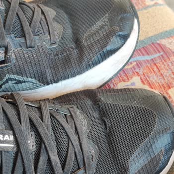 Nike Ayakkabı Üst Kısmanda Yırtılma