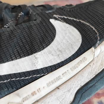 Nike Ayakkabı Üst Kısmanda Yırtılma