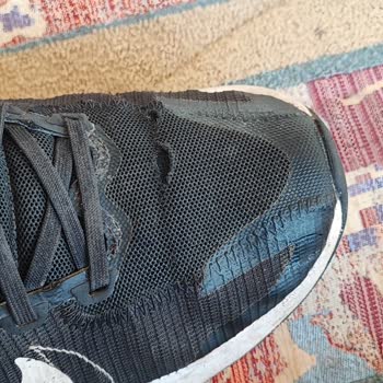 Nike Ayakkabı Üst Kısmanda Yırtılma