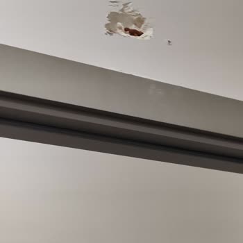 Baymak Klima İçin Gelen Teknisyenlerin Duvarı Parçalaması