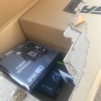 Yurtiçi Kargo Akademi Yurtiçi Şubesi Kargomu Patlatmış