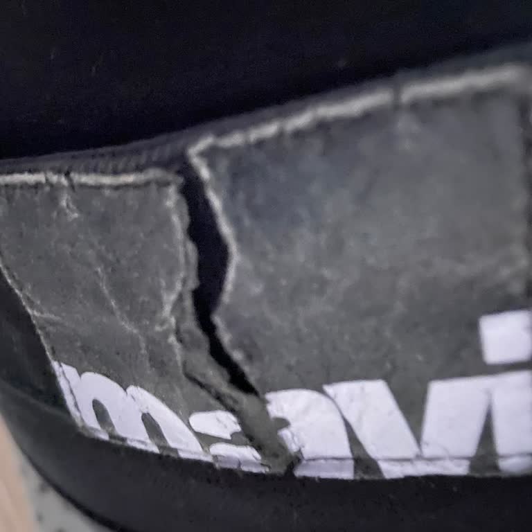 Mavi Pantolon Amblemi Yırtıldı