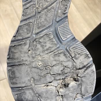 Tabanı Parçalanan, Eriyen Ve Su Alan Skechers Spor Ayakkabısı.
