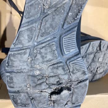 Tabanı Parçalanan, Eriyen Ve Su Alan Skechers Spor Ayakkabısı.