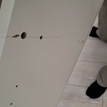 IKEA Billy книжный шкаф сломан, IKEA отказывается заменить из-за политики