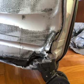 Pegasus Hasarlı Bir Şekilde Gönderilen Valiz