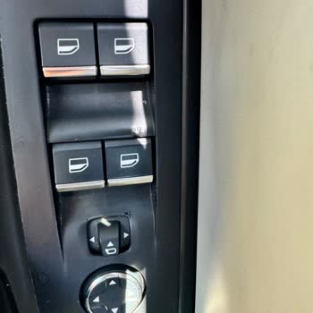Disappointed with My 2019 Peugeot 508: Paint Peeling and Interior Issues