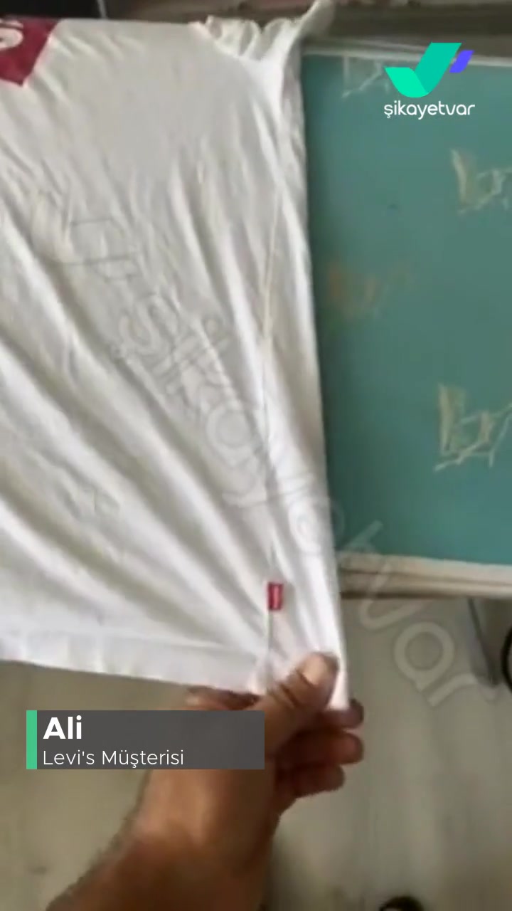 Levi's T-shirt Dikişleri Dönüyor videonun kapak resmi