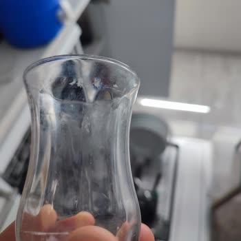 Fairy Bulaşık Deterjanı Tableti Cam Ürünlerde Beyaz Lekeler Oluşturdu.