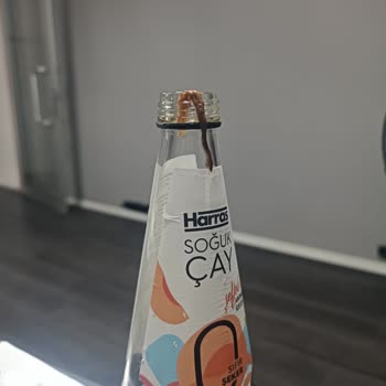 Harras Soğuk Çay İçinde Yüzen Cisimler