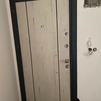 Denizli Kök Çelik Kapı Hedef Marka Kapı Taktı Farklı Kaplama Gönderdi.