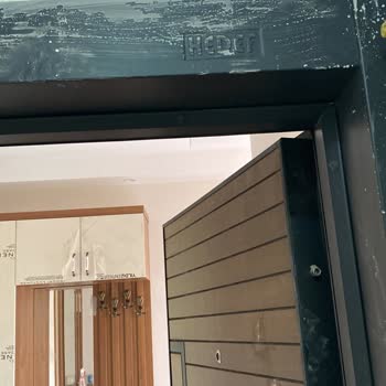 Denizli Kök Çelik Kapı Hedef Marka Kapı Taktı Farklı Kaplama Gönderdi.