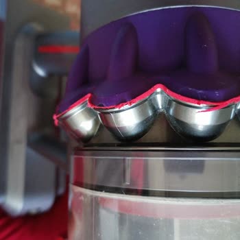 Dyson Süpürge Başlık Sorunu Ve Siklon Kısımlarındaki Soyulma