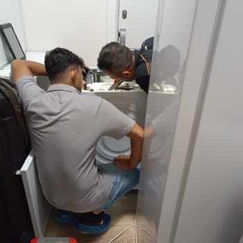 Sıfır Siemens Çamaşır Makinesi Su Kaçırdı Ve Parkeler Kabardı.