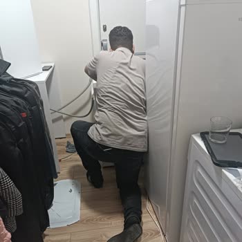 Sıfır Siemens Çamaşır Makinesi Su Kaçırdı Ve Parkeler Kabardı.