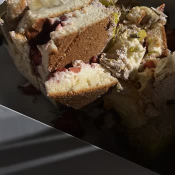 Furkan Baysak Pastaneleri Bozulmuş Pasta Meyvesi