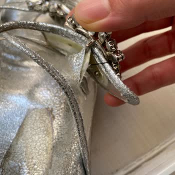 Derimod Terlik İki Ayda Soyuldu Rengi Attı.