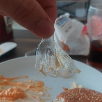 Burger King Mimar Sınan Hamburgerden Poşet Cıktı