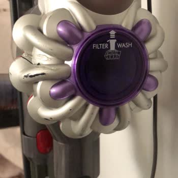 Dyson V8 Absolut Cihazında Kapak Çatlağı Ve Yetersiz Müşteri Hizmetleri