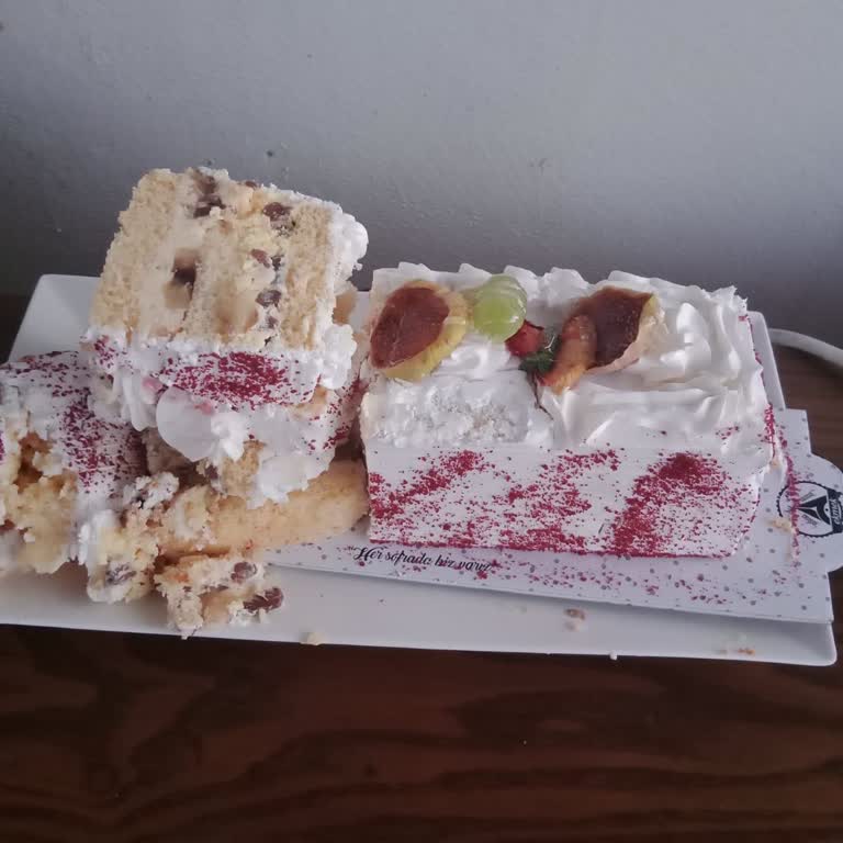 Arzu Ata Ekmek Taze Olduğu Söylenen Pasta Bayat Çıktı