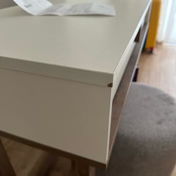 Kelebek Mobilya Çalına Makyaj Masası Hem Kırık Hem Sallanıyor