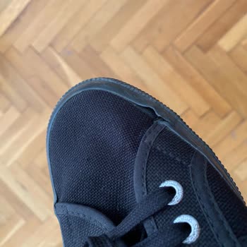 Superga Yırtılma Ve Efsi'nin İlgisizliği