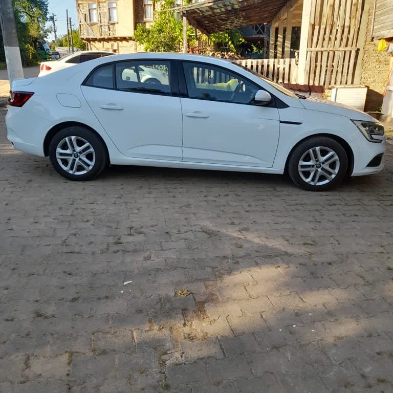 Renault Megane 4 1.3 Karbüratör Yağ Kaçağı
