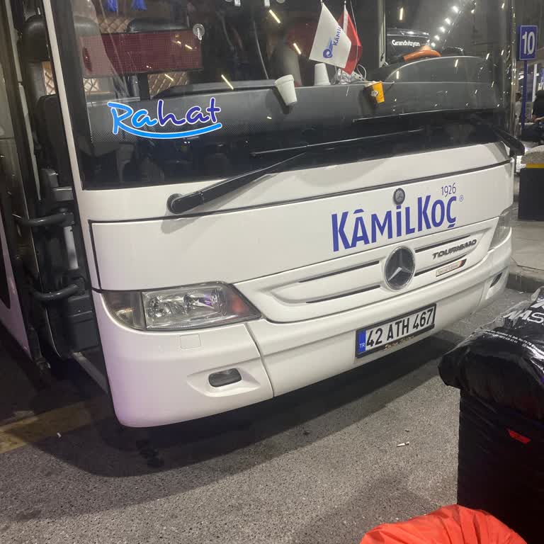 Kamil Koç Otobüs Firmasına Ait Yolda Kalan Araç