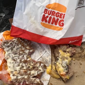 Burger King Aldığım Paket Yemeğime Çiğ Et Koymuşlar