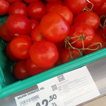 Şok Market Manav Reyonunda Çürük Sebze Ve Meyveler