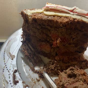 Nuga Pastanesi Nuga Online İçinden Saç Çıkan Pasta