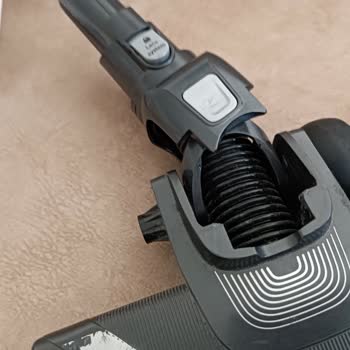 Tefal Süpürge Tekerlek Sorunu Ve Yüksek Yedek Parça Ücreti