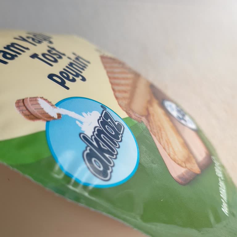 BİM Kaşar Peynirinde Kıl Cıktı