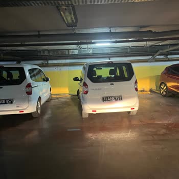 İzmit Belediyesi Yanlış Park Belediye Aracı