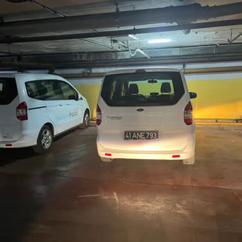 İzmit Belediyesi Yanlış Park Belediye Aracı