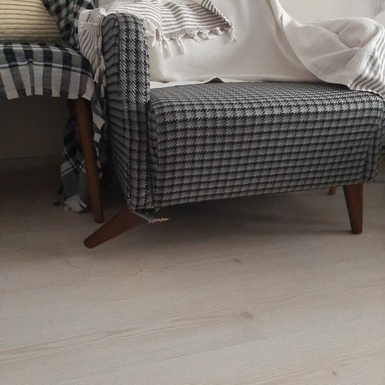 Vivense Berjer Koltuk Ayak Kırıldı